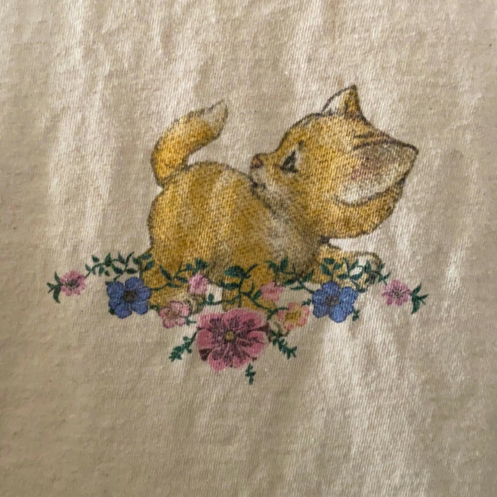 A cute cat shirt!!
